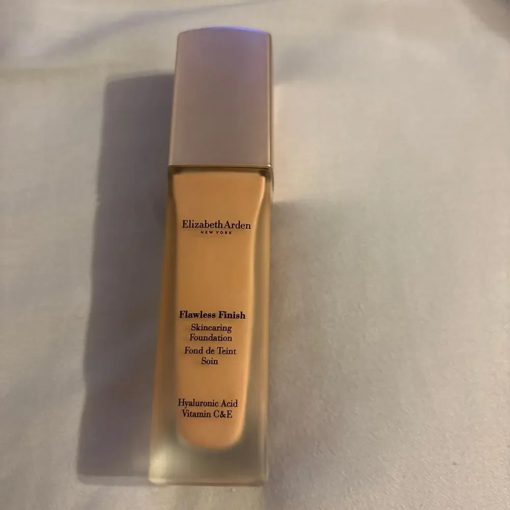 Elizabeth Arden Flawless Finish Skincaring Foundation 310C